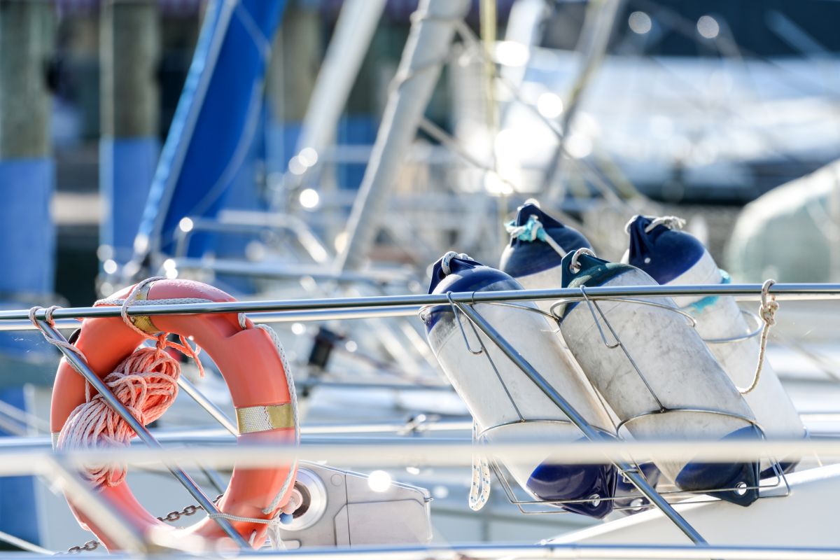 Cómo reclamar compensación tras un accidente de barco